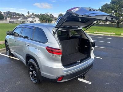 2017 Toyota Highlander - Thumbnail