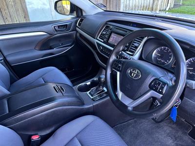 2017 Toyota Highlander - Thumbnail
