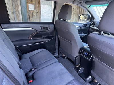 2017 Toyota Highlander - Thumbnail