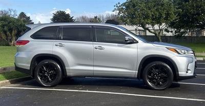 2017 Toyota Highlander - Thumbnail