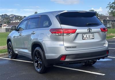 2017 Toyota Highlander - Thumbnail