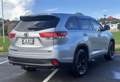 2017 Toyota Highlander - Thumbnail