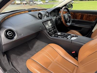 2016 Jaguar XJ - Thumbnail