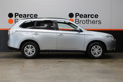 2013 Mitsubishi Outlander - Thumbnail