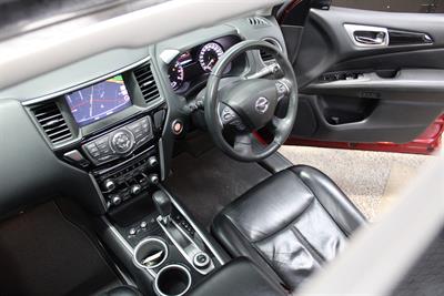 2017 Nissan Pathfinder - Thumbnail