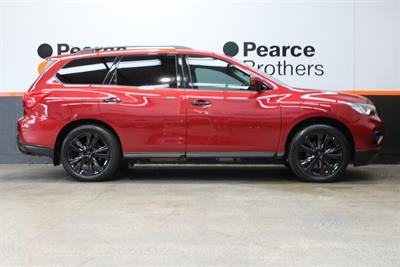 2017 Nissan Pathfinder - Thumbnail