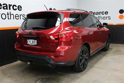 2017 Nissan Pathfinder - Thumbnail