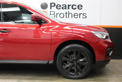 2017 Nissan Pathfinder - Thumbnail