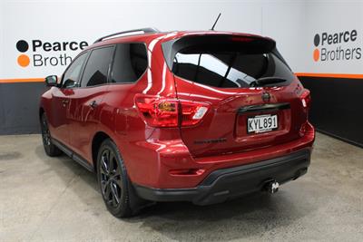 2017 Nissan Pathfinder - Thumbnail