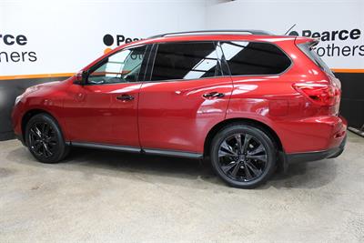 2017 Nissan Pathfinder - Thumbnail