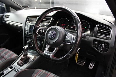 2016 Volkswagen GOLF - Thumbnail