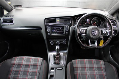 2016 Volkswagen GOLF - Thumbnail