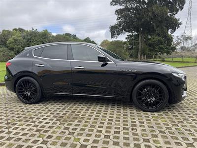 2018 Maserati Levante - Thumbnail