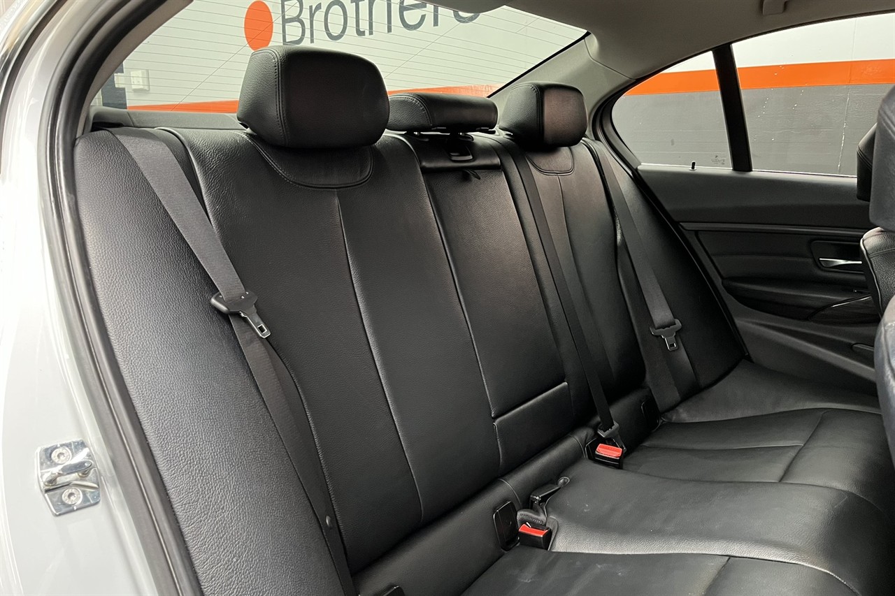 2012 BMW 320I