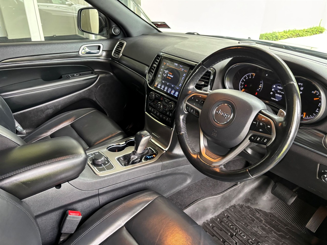 2020 Jeep GRAND CHEROKEE