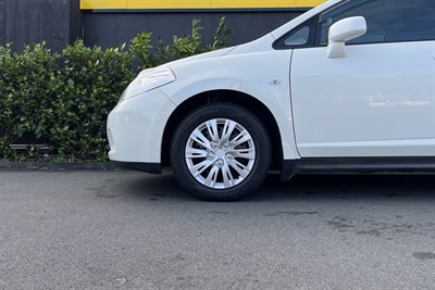 2011 Nissan Tiida - Thumbnail