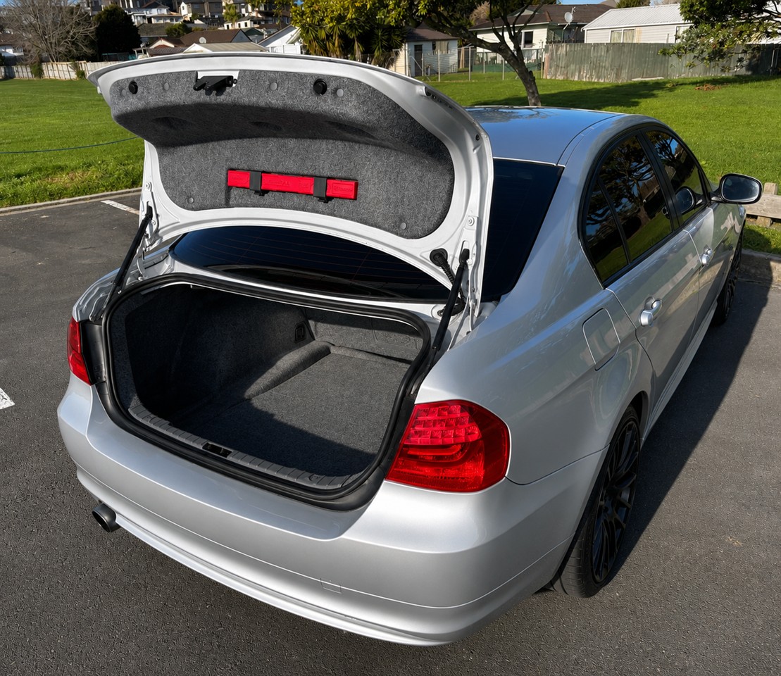 2010 BMW 320i