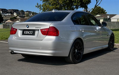 2010 BMW 320i - Thumbnail
