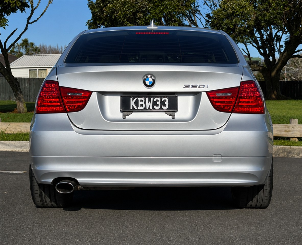 2010 BMW 320i