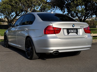 2010 BMW 320i - Thumbnail