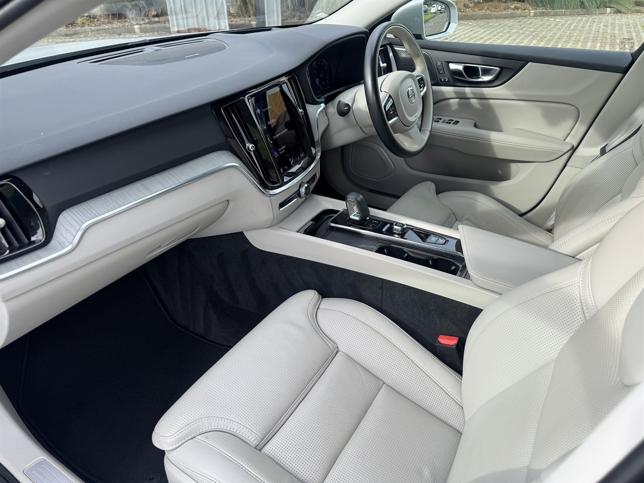 2022 Volvo V60