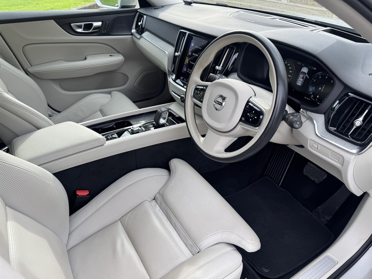 2022 Volvo V60