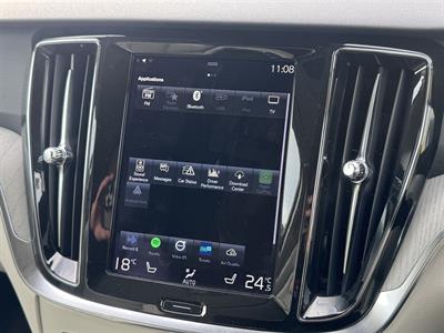 2022 Volvo V60 - Thumbnail