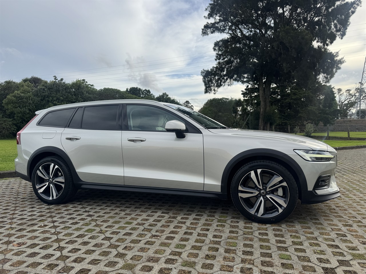 2022 Volvo V60