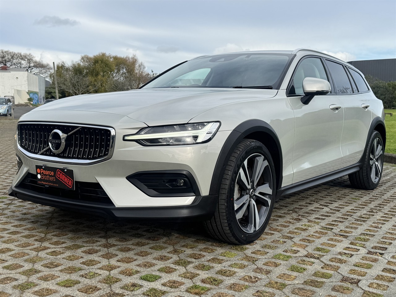 2022 Volvo V60