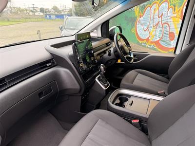 2022 Hyundai Staria - Thumbnail