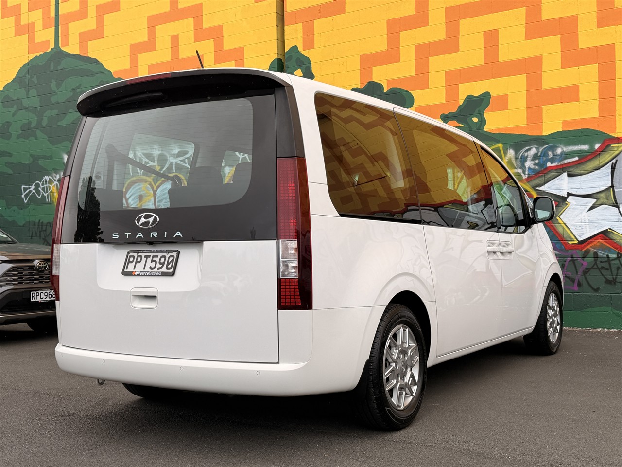 2022 Hyundai Staria
