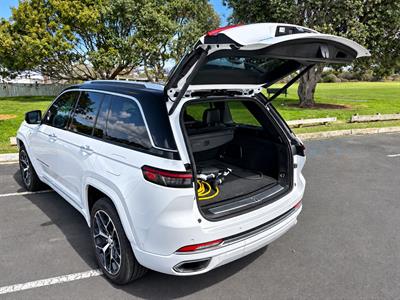 2023 Jeep GRAND CHEROKEE - Thumbnail