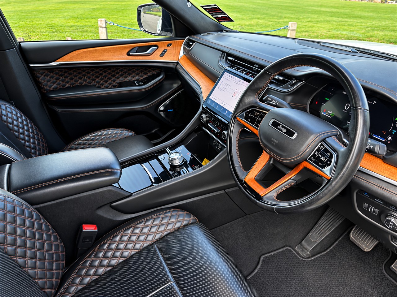 2023 Jeep GRAND CHEROKEE