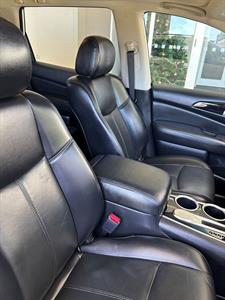 2018 Nissan Pathfinder - Thumbnail