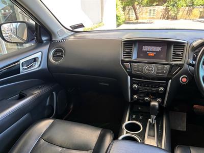 2018 Nissan Pathfinder - Thumbnail