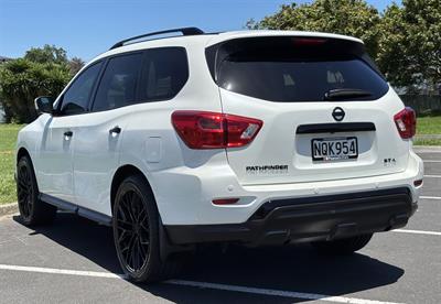 2018 Nissan Pathfinder - Thumbnail