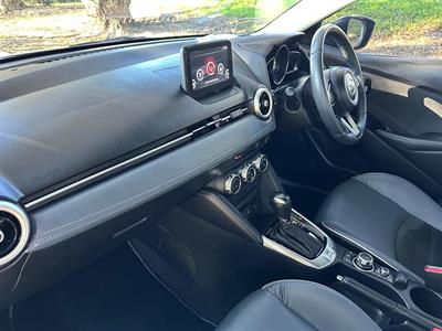 2021 Mazda 2 - Thumbnail