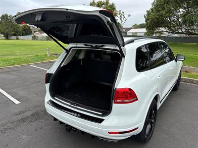 2018 Volkswagen Touareg - Thumbnail