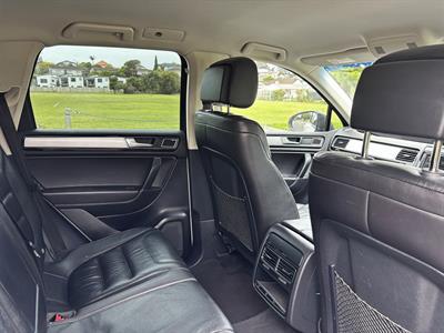 2018 Volkswagen Touareg - Thumbnail