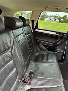 2018 Volkswagen Touareg - Thumbnail