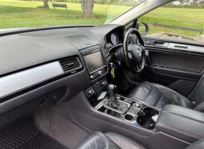 2018 Volkswagen Touareg - Thumbnail