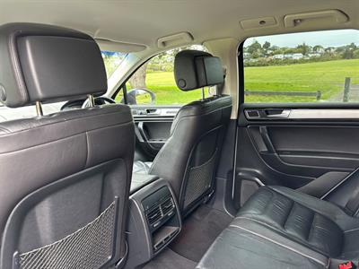 2018 Volkswagen Touareg - Thumbnail