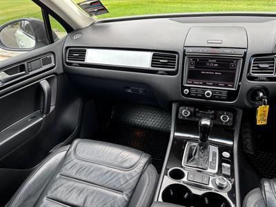 2018 Volkswagen Touareg - Thumbnail