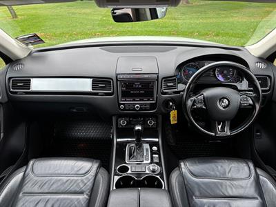 2018 Volkswagen Touareg - Thumbnail