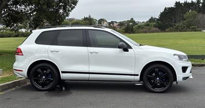2018 Volkswagen Touareg - Thumbnail