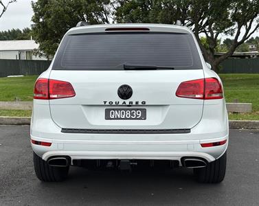 2018 Volkswagen Touareg - Thumbnail