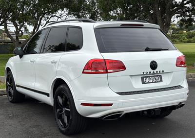 2018 Volkswagen Touareg - Thumbnail