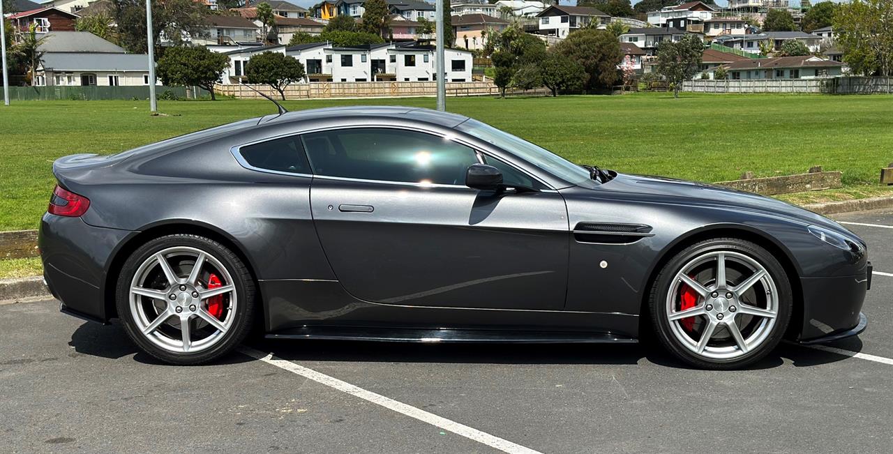 2006 Aston Martin Vantage