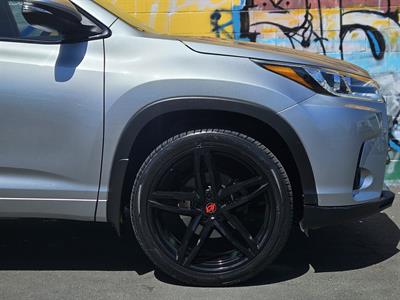 2017 Toyota Highlander - Thumbnail