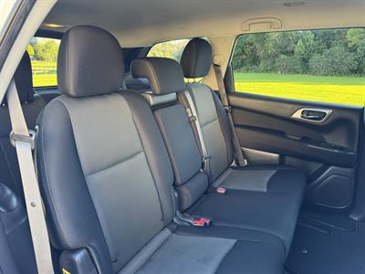 2017 Nissan Pathfinder - Thumbnail